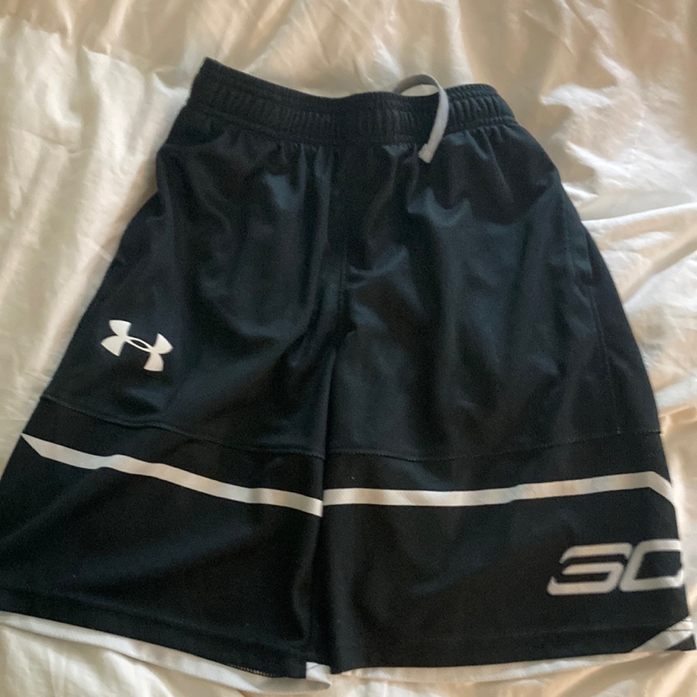 Under Armour Boys Shorts - Black - Size Youth Large
